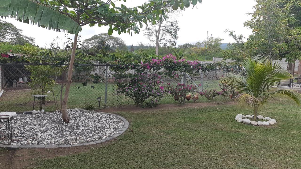 Modrians Bed & Breakfast Runaway Bay Exterior photo