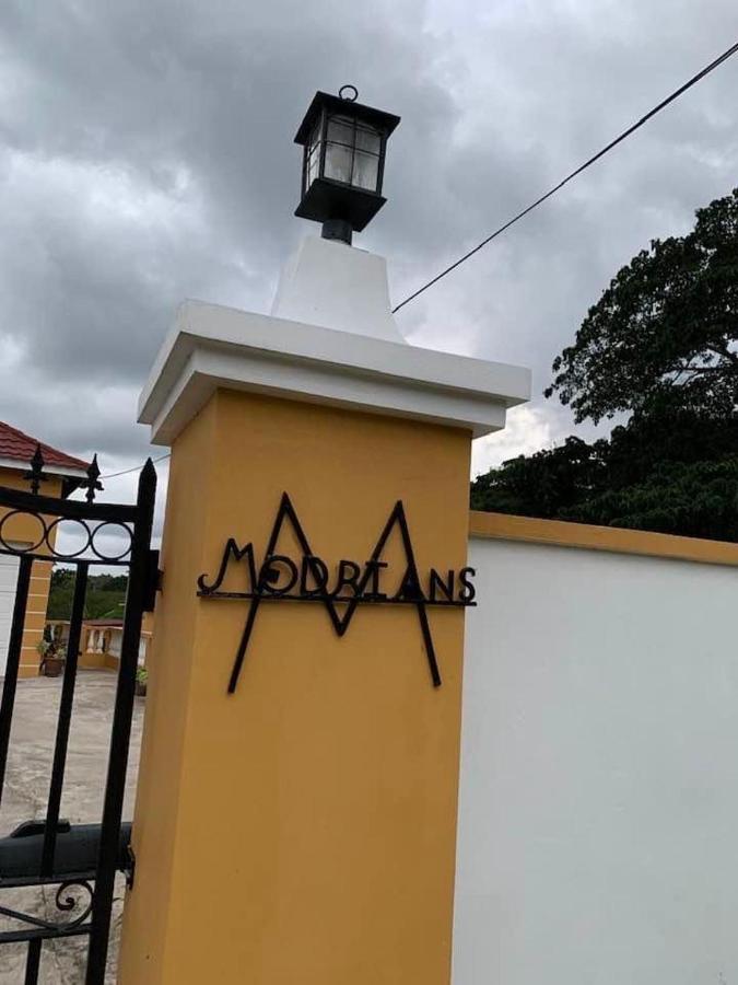Modrians Bed & Breakfast Runaway Bay Exterior photo