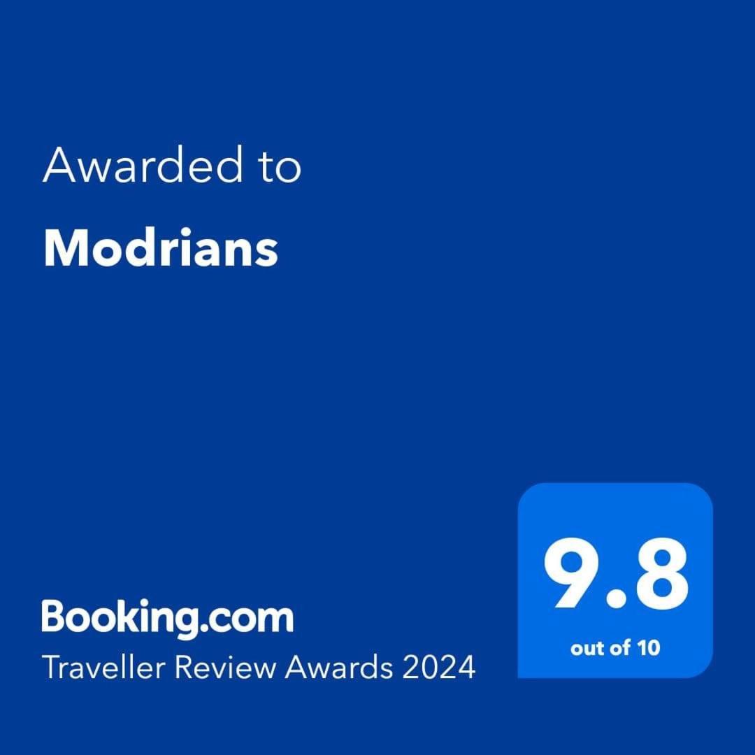 Modrians Bed & Breakfast Runaway Bay Exterior photo